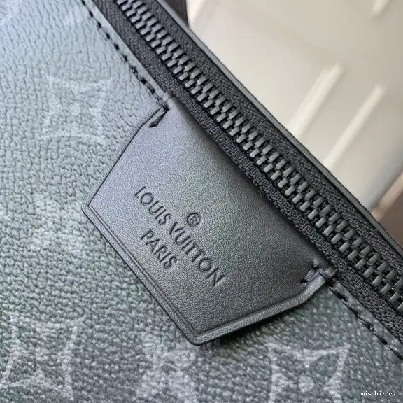 WIS Moon VUITTON LOUIS Crossbody 0520